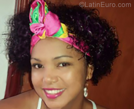 Date this good-looking Colombia girl DILMA from Cartagena CO25491