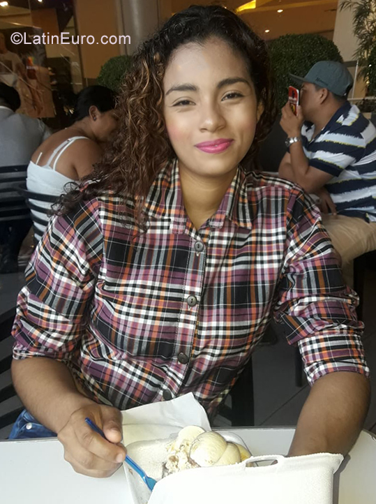 Date this exotic Ecuador girl Betsy from Guayaquil EC344