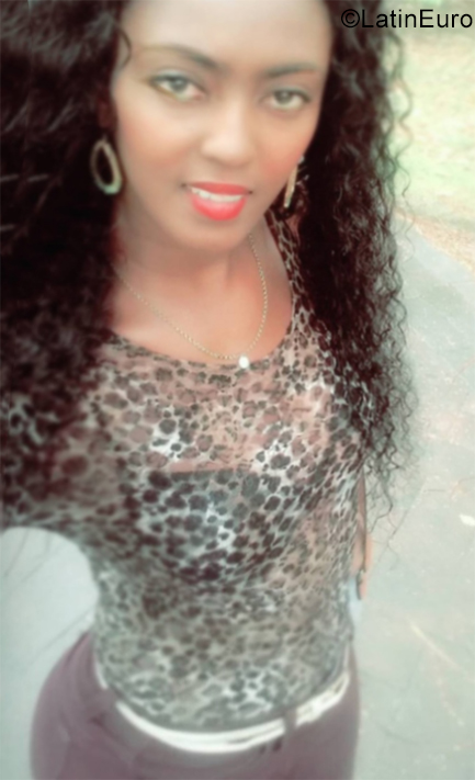 Date this hot Dominican Republic girl Elizabeth from Santo Domingo DO35311