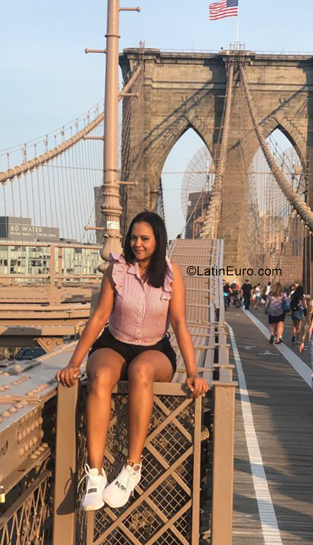 Date this athletic Colombia girl Dayana from Bogota CO25664