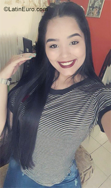 Date this hot Venezuela girl Gisel from Cabimas VE2513
