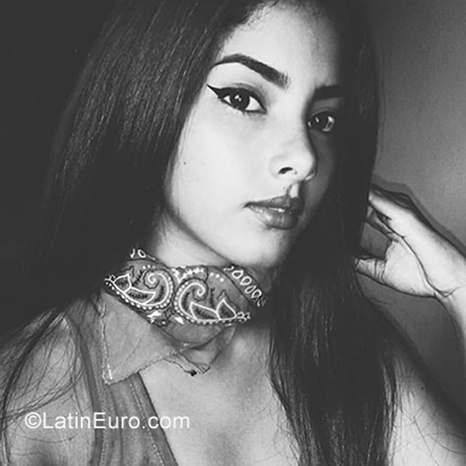 Date this good-looking Venezuela girl Gabriela from Caracas VE2532