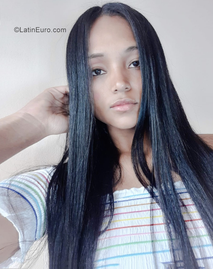 Date this georgeous Colombia girl Cindy from Bogota CO25757