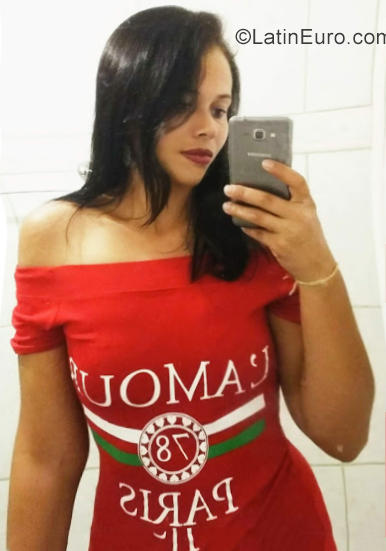 Date this foxy Brazil girl Jessica from Salvador BR10919
