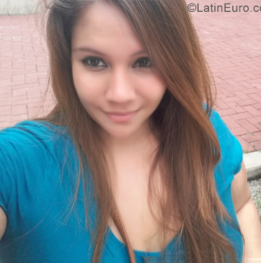 Date this young Ecuador girl Dori from Guayaquil EC364