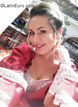 Date this beautiful Ecuador girl Alondra from Quito EC358