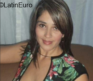 Date this pretty Colombia girl Monica from Armenia CO25978
