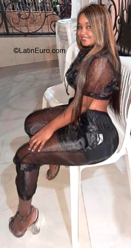 Date this pretty Colombia girl Kimberley from Cali CO26221