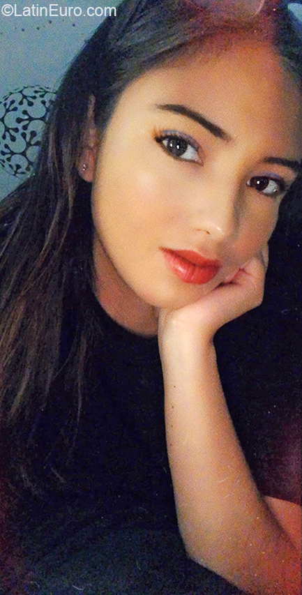 Date this pretty Mexico girl Paulina from Villagran MX1724