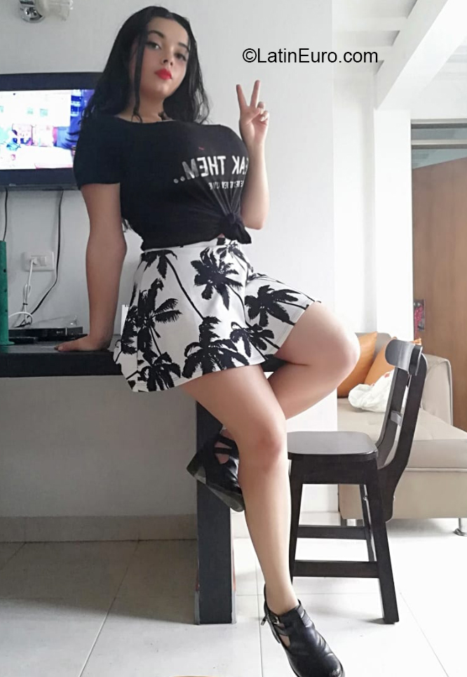 Date this hot Colombia girl Karoll from Bogota CO26377