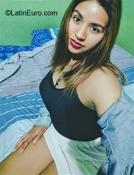 Date this foxy Argentina girl Natacha from Salta AR539