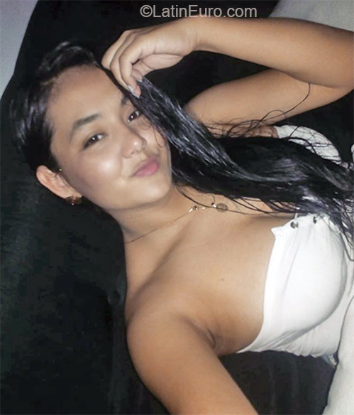 Date this sultry Colombia girl Andrea from Girarad ot CO26533