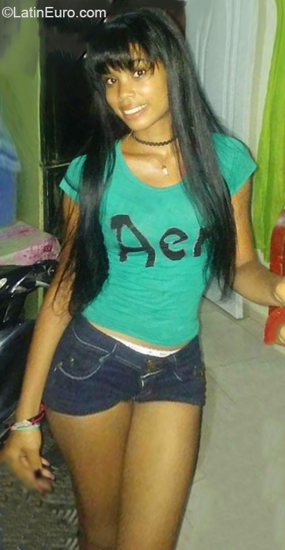 Date this happy Dominican Republic girl Yoelne from Mao Valverde DO37042