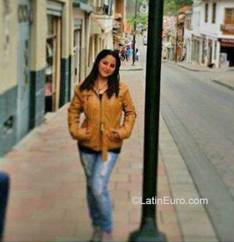 Date this georgeous Ecuador girl Gigi from Guayaquil EC417