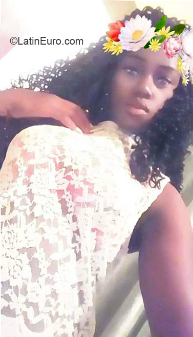 Date this beautiful Dominican Republic girl Yasmin from Santo Domingo DO37141