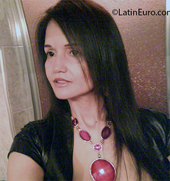 Date this good-looking Colombia girl Carolina from Bogota CO26872