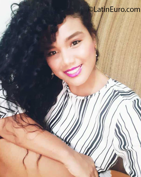 Date this tall Colombia girl Maria from Cartagena CO26919