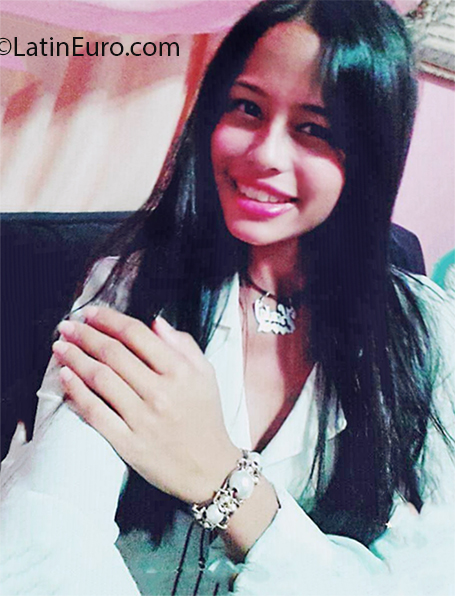 Date this happy Venezuela girl Karla from Coro VE3069