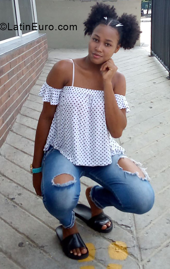 Date this passionate Colombia girl Alicia from Medellin CO27187
