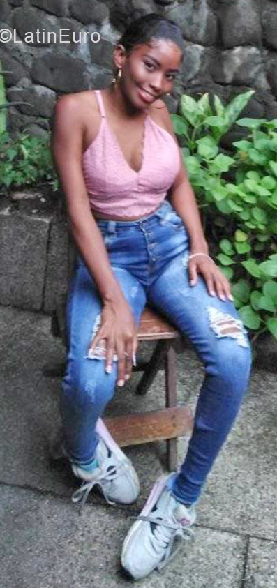 Date this pretty Colombia girl Jasy from Cali CO27188