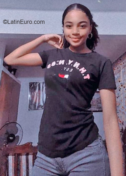 Date this hard body Colombia girl Juliana from Jamundi CO27221