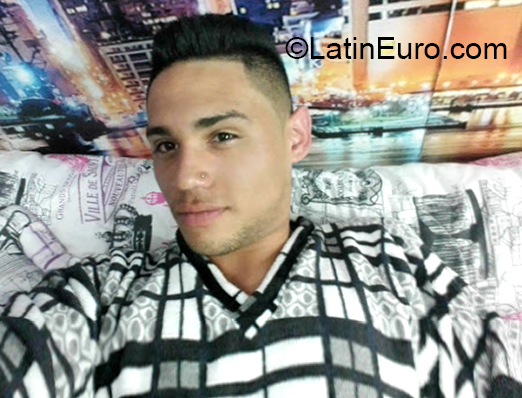 Date this hard body Colombia man Rayan from Bogota CO27312