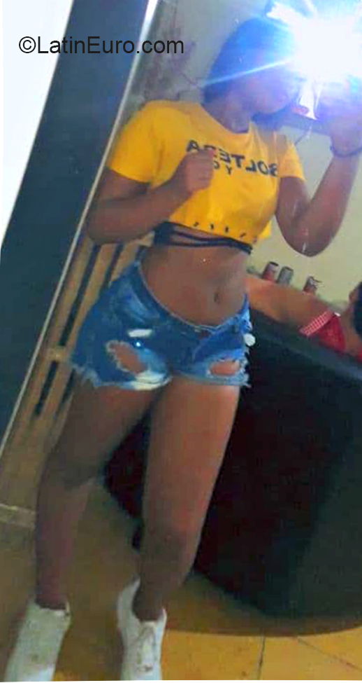 Date this athletic Colombia girl Camila from Cali CO27321