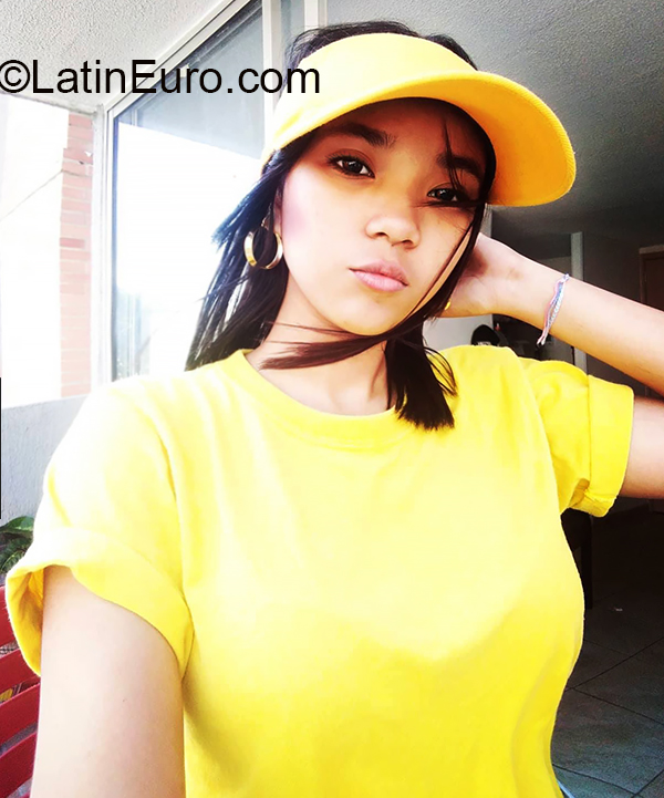 Date this hot Colombia girl Isa from Barranquilla CO27362