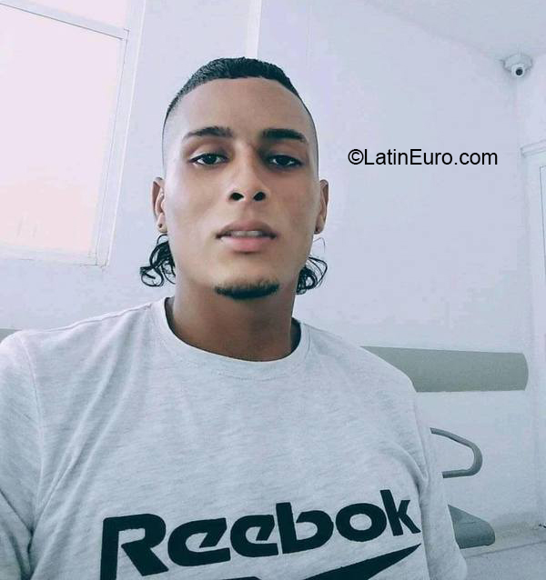 Date this georgeous Colombia man Duvan from Barrranquilla CO27726