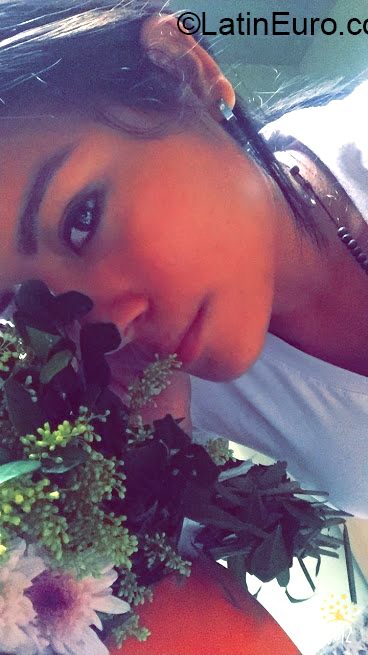 Date this pretty Colombia girl Angie from Cali CO27759