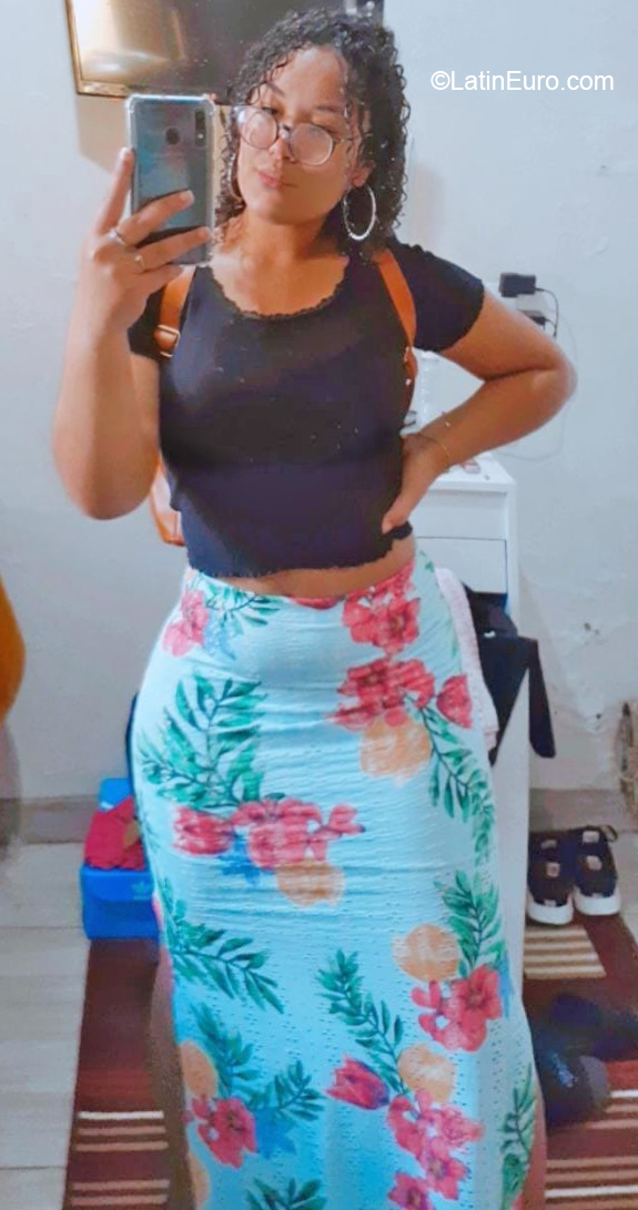 Date this nice looking Brazil girl Emily from Osorio BR11189