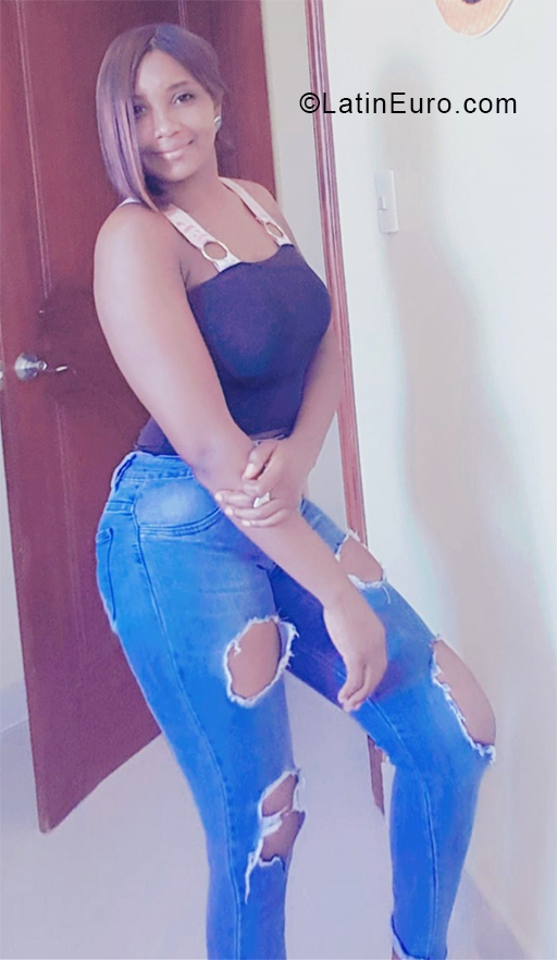 Date this athletic Dominican Republic girl Betania from Santo Domingo DO38587
