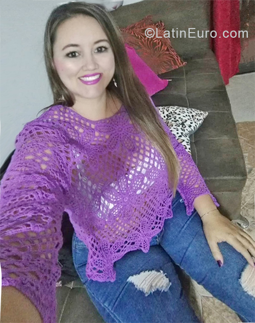 Date this sultry Colombia girl Marcela from Cali CO28310