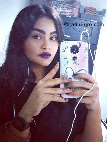 Date this hard body Colombia girl Yenifer from Barranquilla CO28353