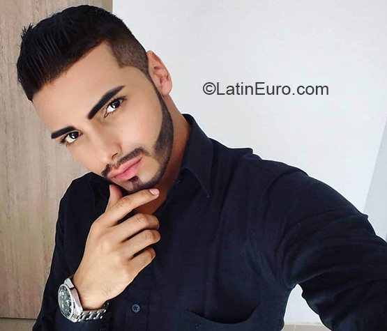 Date this foxy Colombia man Julian from Pereira CO28605