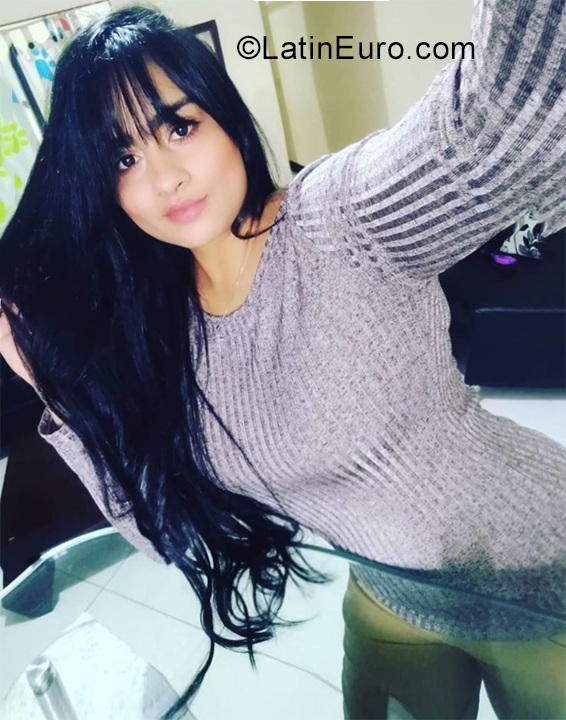 Date this nice looking Colombia girl Karen from Medellin CO28738