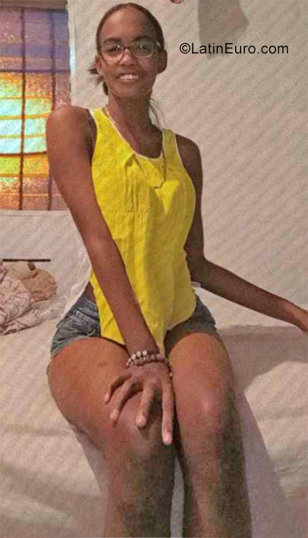 Date this happy Dominican Republic girl Sanyeiry from Santo Domingo DO38936