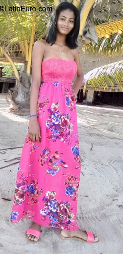 Date this delightful Honduras girl Tatiana from Trujillo HN2874