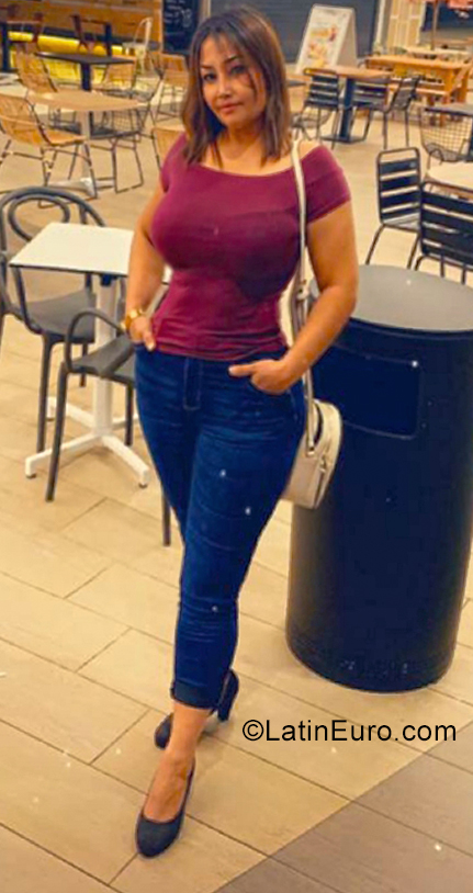 Date this funny Spain girl Luz from Madrid ES576