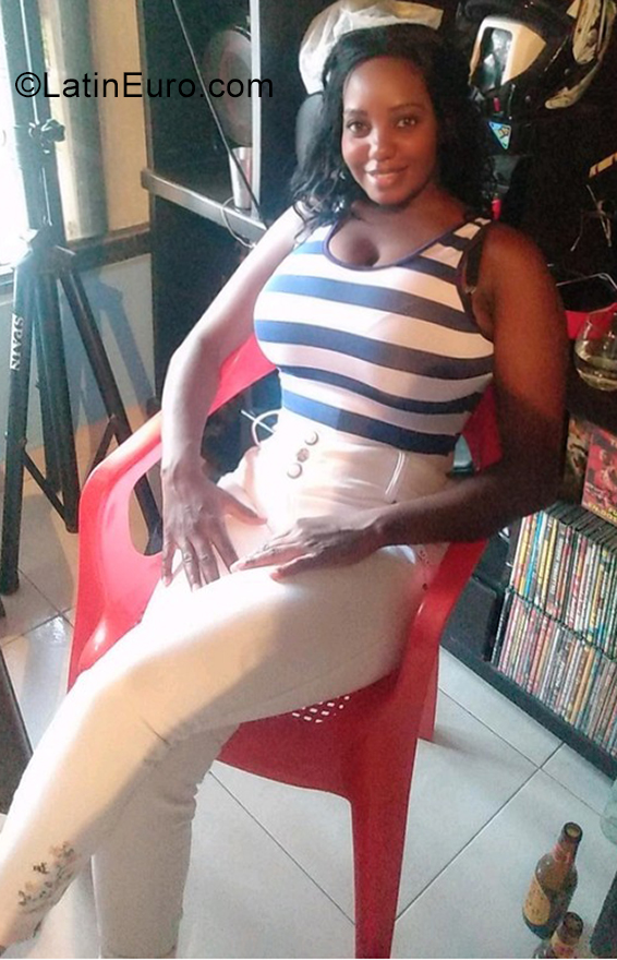 Date this sensual Colombia girl Fernanda from Cali CO29942