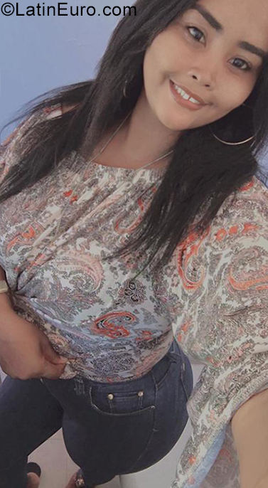 Date this delightful Dominican Republic girl Paola from Maria Trinidad Sanchez DO39209