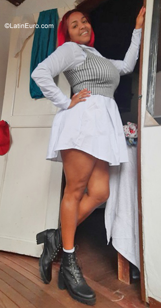 Date this nice looking Colombia girl Pamela from Bogota CO29462