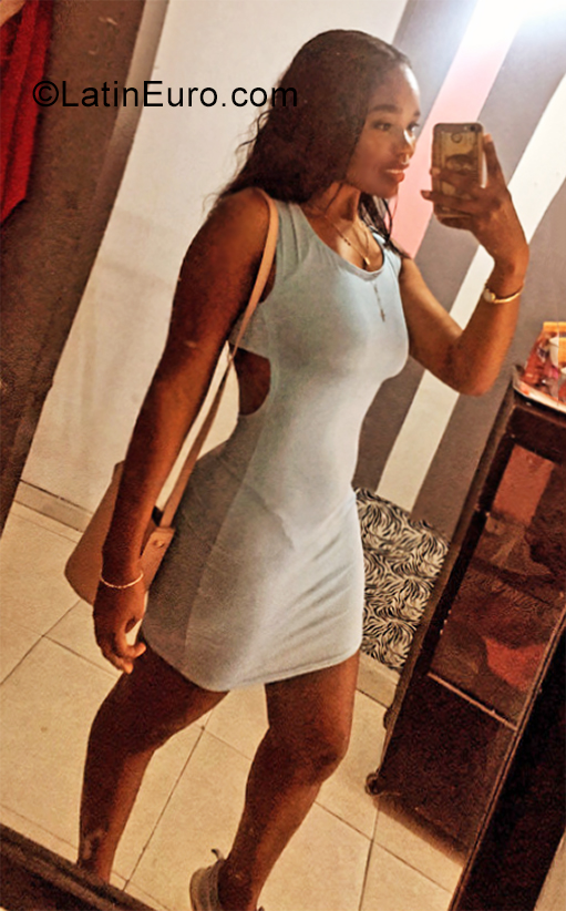 Date this sultry Colombia girl Mafe from Bogota CO29723