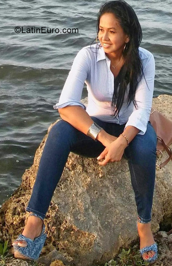 Date this hard body Colombia girl Everlidis from Cartagena CO29763