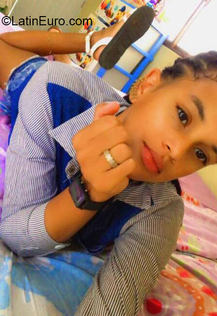 Date this attractive Dominican Republic girl Manuela from Dajabon DO39662