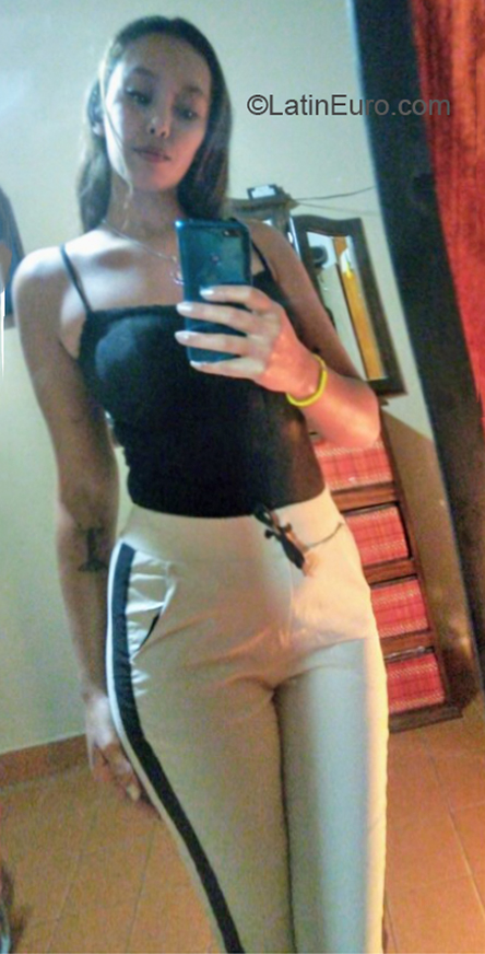 Date this georgeous Argentina girl Carolina from Buenos Aires AR726