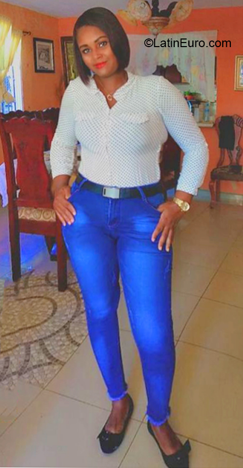 Date this sultry Dominican Republic girl Juana from Santo Domingo DO39678