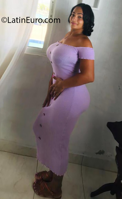 Date this foxy Dominican Republic girl Yulissa from Puerto Plata DO39770