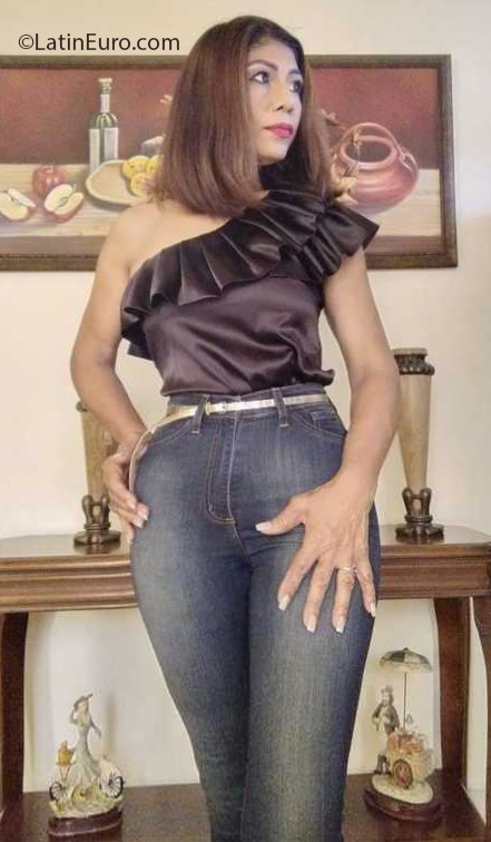 Date this stunning Dominican Republic girl Ramona from Santo Domingo DO40023
