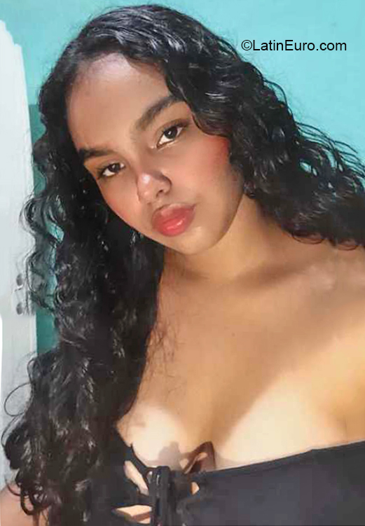 Date this attractive Colombia girl Dakota from Barrancabermeja CO30644